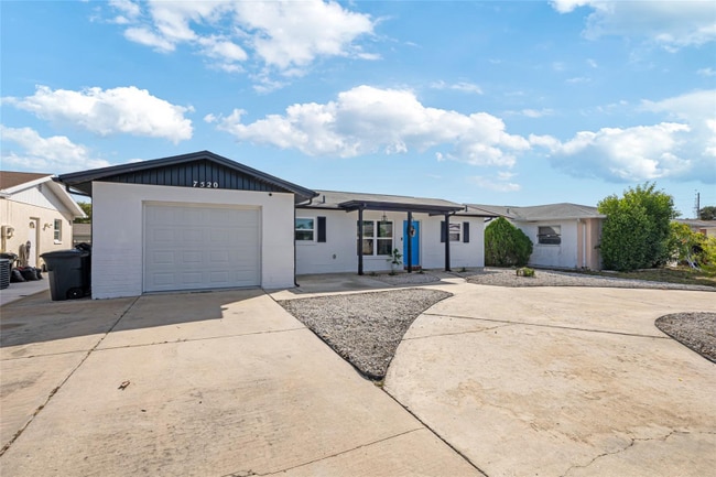 Photo - 7520 Hawthorn Dr