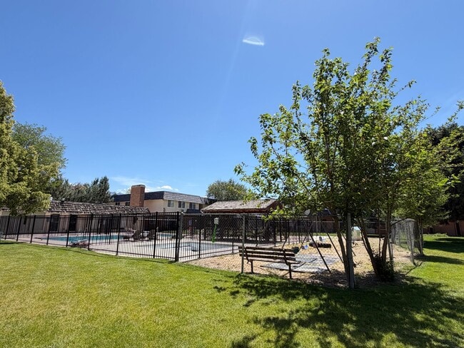 Photo - 4517 1175 W