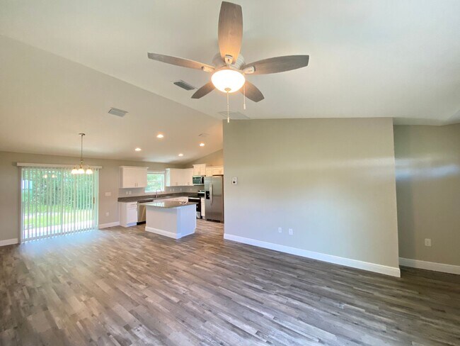 Photo - Custom Home - Desirable SE Ocala Neighborh...