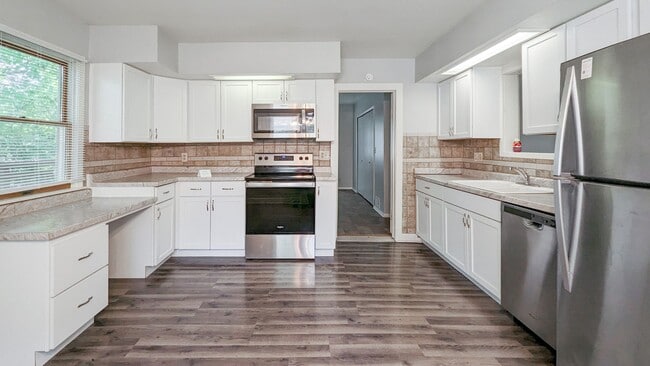 Short Walk from Ball State's Campus! Updated & Spacious home! - Short Walk from Ball State's Campus! Updated & Spacious home!