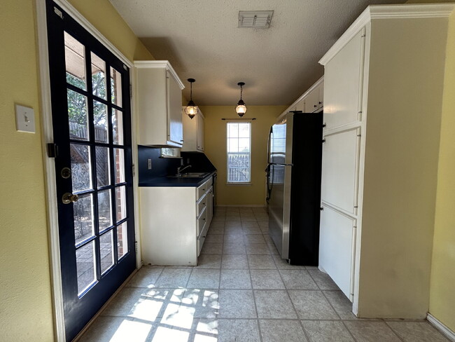 Photo - Beautiful House Located On Cul-De-Sac & Down The Street From Park!