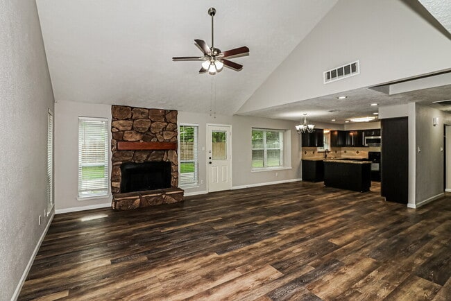 Photo - 203 Old Oaks St