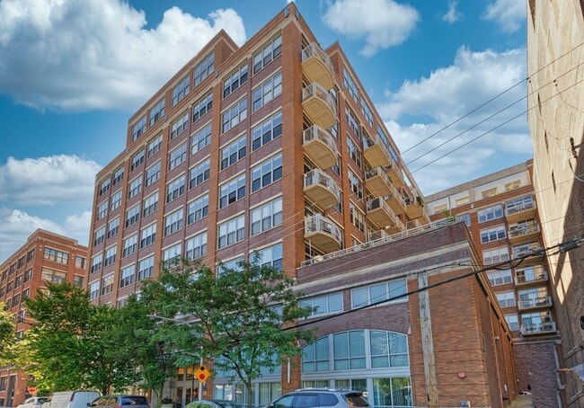 Building Photo - 933 W Van Buren St Unit 821