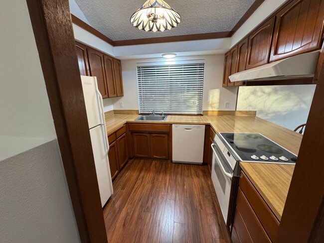 Photo - 7748 Zangle Rd NE