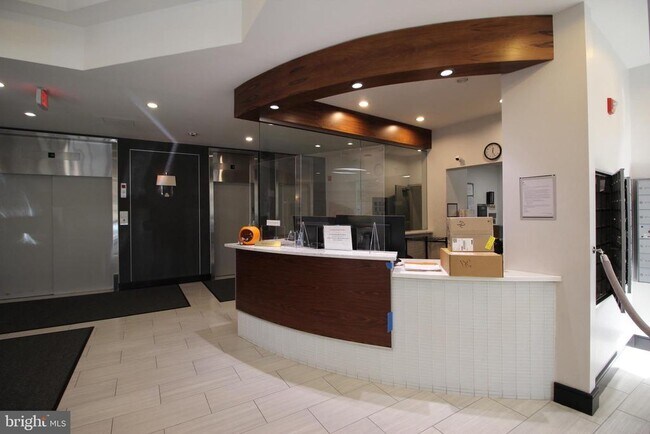 Photo - 1225 Martha Custis Dr Unidad 801