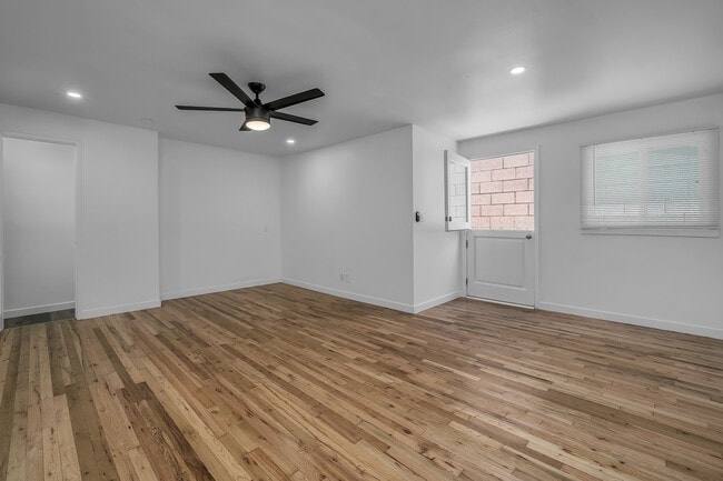Living Area - 905 Manhattan Beach Blvd Apartments Unit A