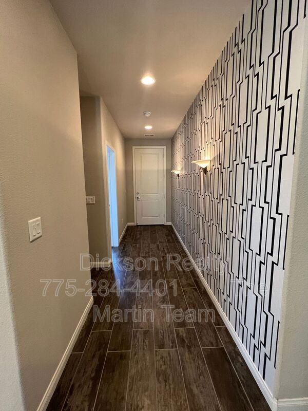 Photo - 774 Sweet Briar Ln