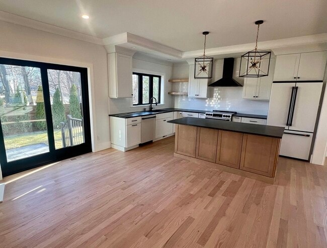 Photo - 10 Webber Ave