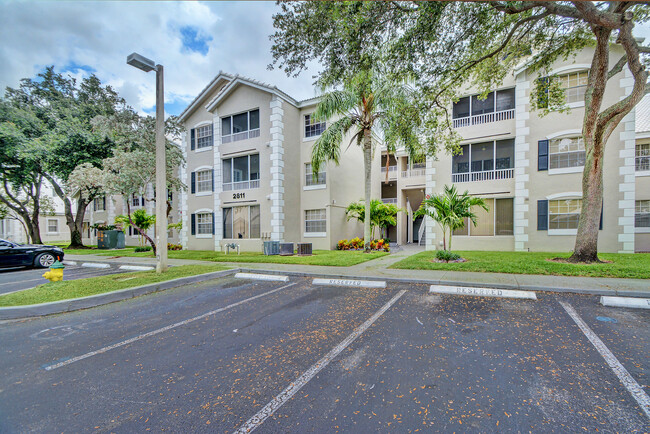 Photo - 2811 N Oakland Forest Dr Condo Unit 305