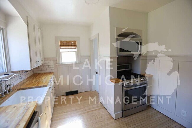 Photo - 533 E Central Ave