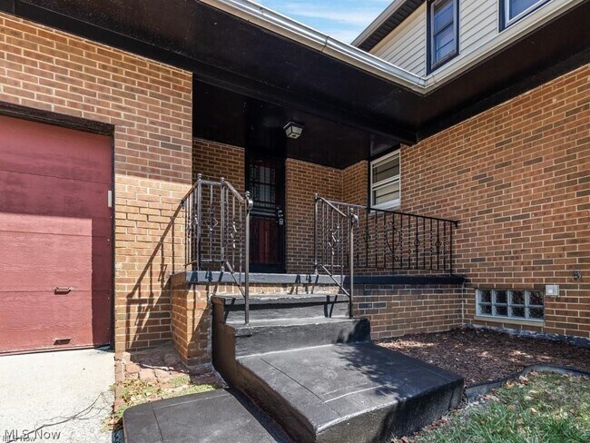 Photo - 2348 Saybrook Rd