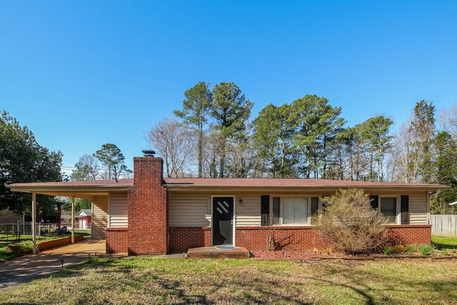 Building Photo - 5585 Greenwood Way