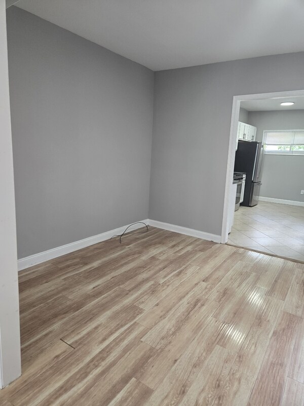 Photo - 5047 Diamond St