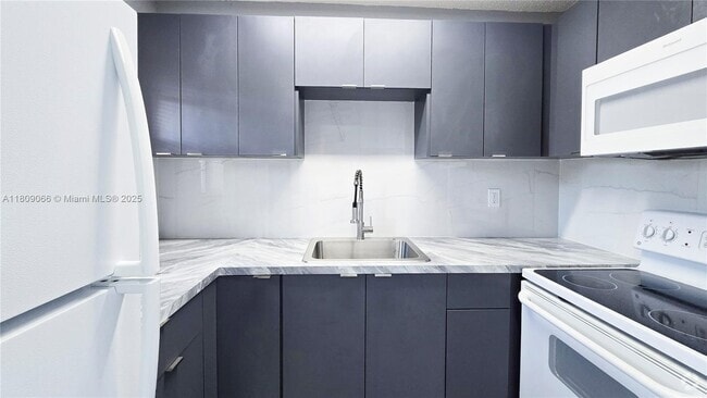 Building Photo - 45 W 23rd St Unit 8 Rental