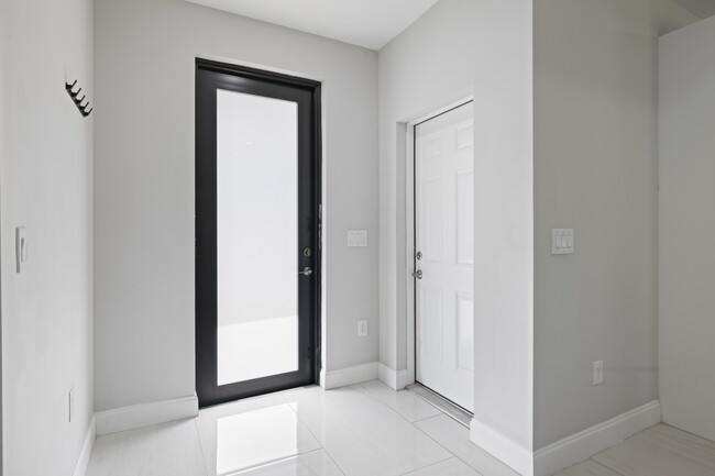 Photo - 674 Windermere Dr