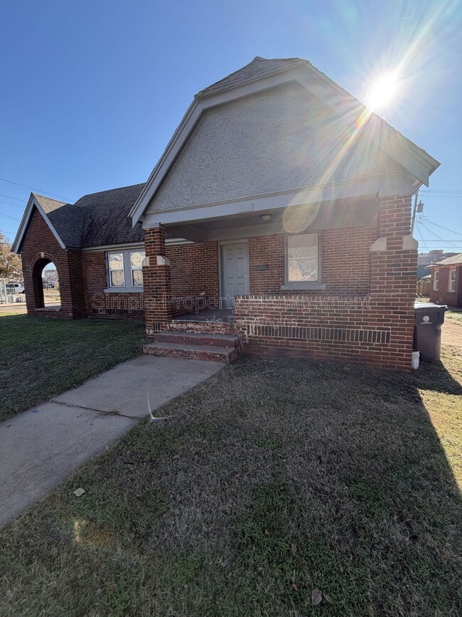 Building Photo - 944 East Dr