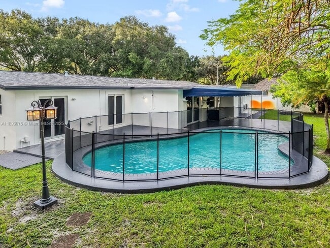 Photo - 740 Beachwood Ln
