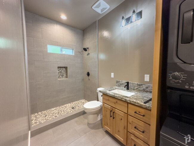 Photo - Olive421 / E.4th555- RM Unidad 555 E. 4th St.