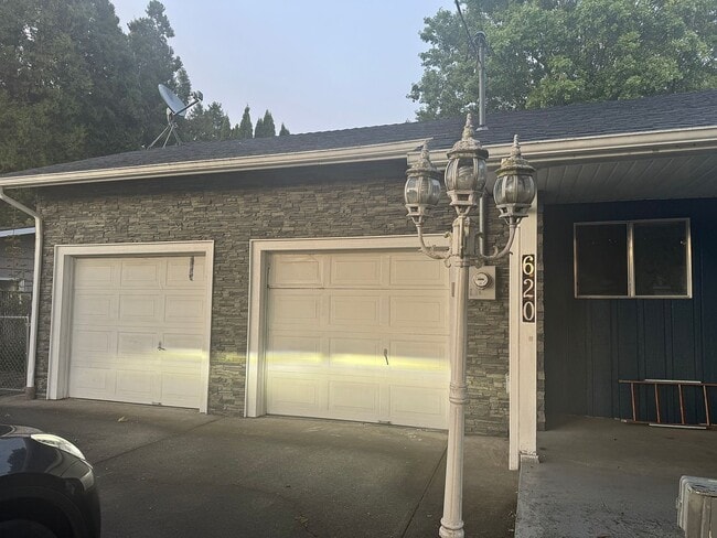 Photo - 620 36th Ave NE