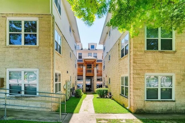 Building Photo - 305 E 31st St Unit 7 Rental