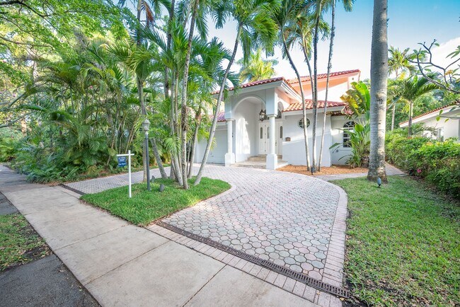 Building Photo - 1135 Asturia Ave Rental