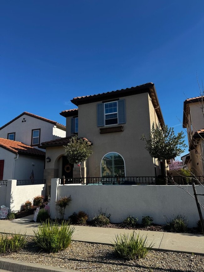 Photo - 2 STORY HOME WITH SOLAR IN WEST ROSEVILLE!