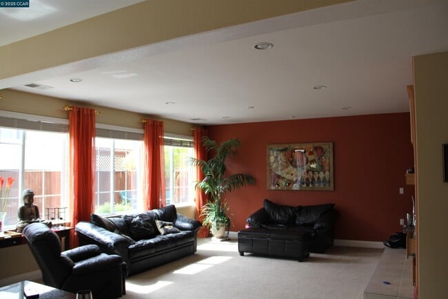 Photo - 852 Bandol Way