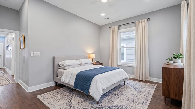 Photo - 50 Laidlaw Ave