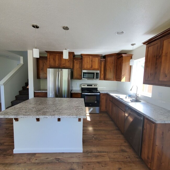Photo - Dog Friendly 3bed : 2.5 bath home w/ Garage