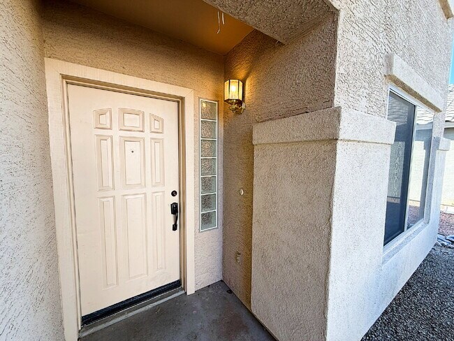 Photo - Spacious & Stylish in the Heart of Surprise!