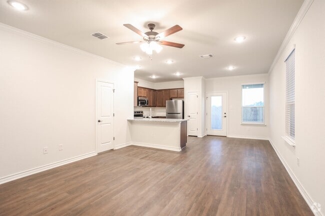 Building Photo - 10330 Lynwood Branch Rental