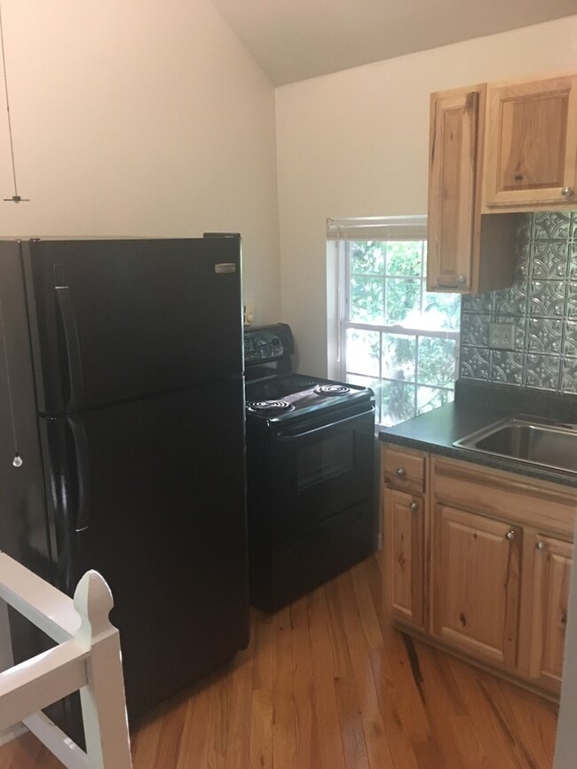 Photo - 115 School St