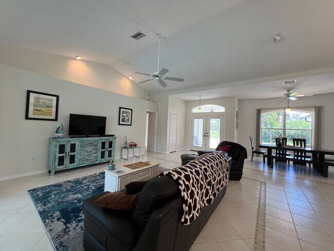 Photo - FURNISHED SHORT TERM RENTAL - 3 Bed / 2 Ba...