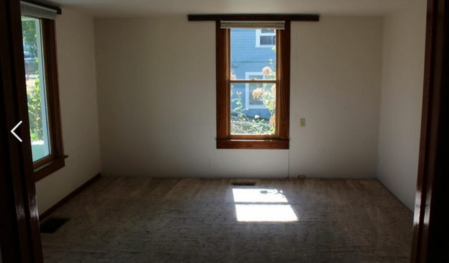 Photo - 5 bedroom, 2 bath home available in York neighborhood!