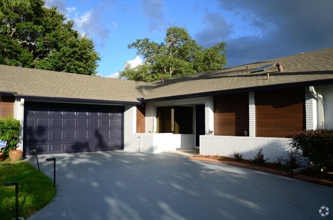 Building Photo - Spacious 4-Bed, 3-Bath Belle Isle Home wit...