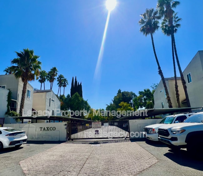 Building Photo - 2200 Laguna Cir Unit Apt F