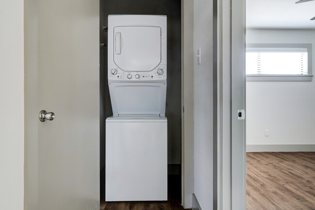 Building Photo - 4300 Rosslyn Rd Unit 05