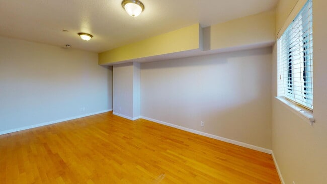 Photo - THIS IS A CO-LIVING SPACE in the Parkside ...