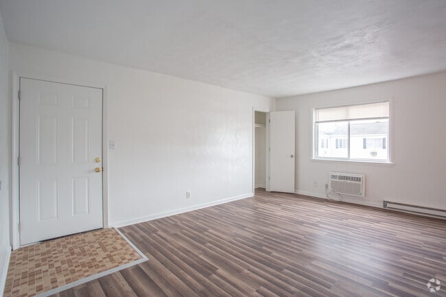 2BR,1BA,-800SF - Harbor Square Apartments