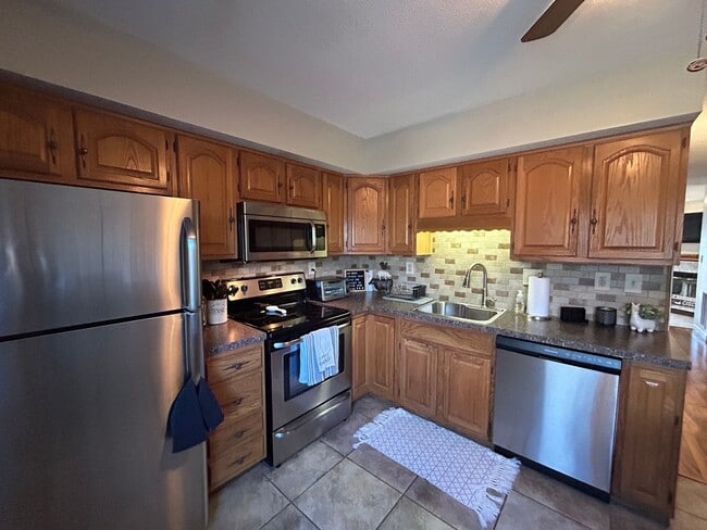 Photo - 882 N Colony Rd