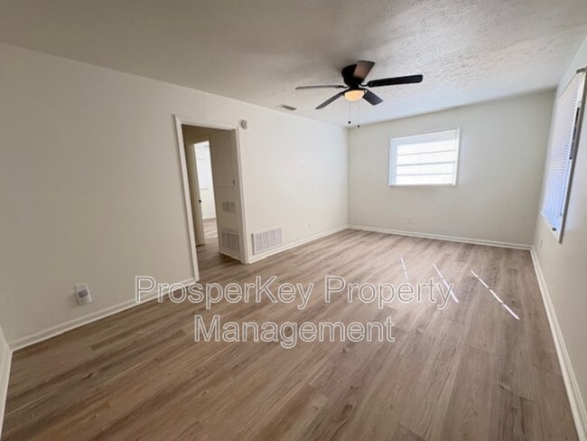 Photo - 2236 Danbury Dr