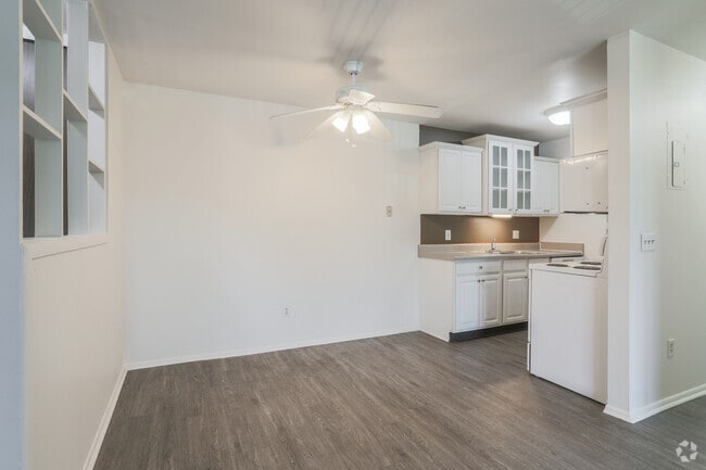 1BR, 1BA - 701SF - Dining Room