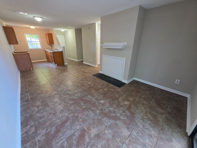 323 Kentucky Dr