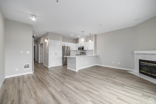 1BR, 1.5BA - 980SF - Living Room - Park Vista Apartments
