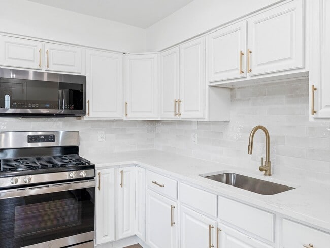 Building Photo - Newly Renovated 3BR Home in Lawnside with Designer Kitchen, Modern Bath & Huge Yard