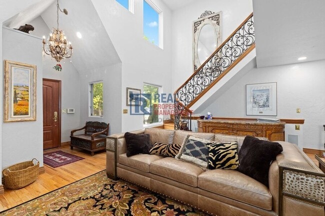 Building Photo - 88 W Irvington Pl