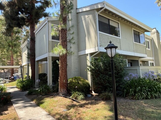 Building Photo - 22143 Burbank Blvd Rental