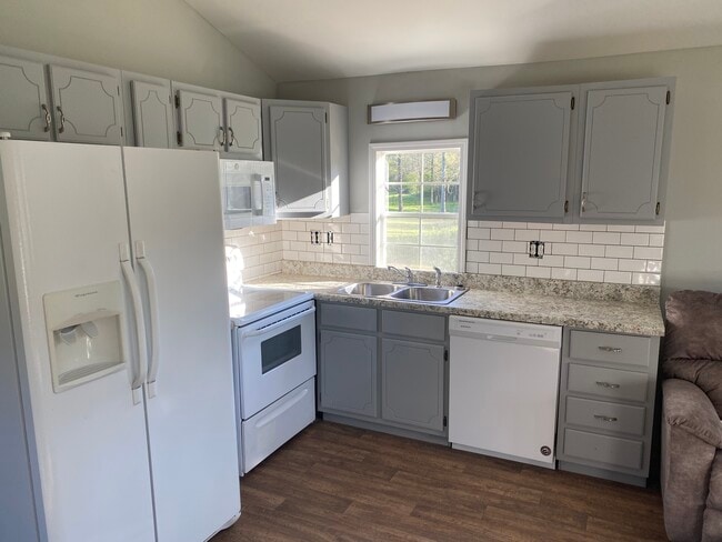 Room for small table or desk in kitchen - 1201 Sanders Rd