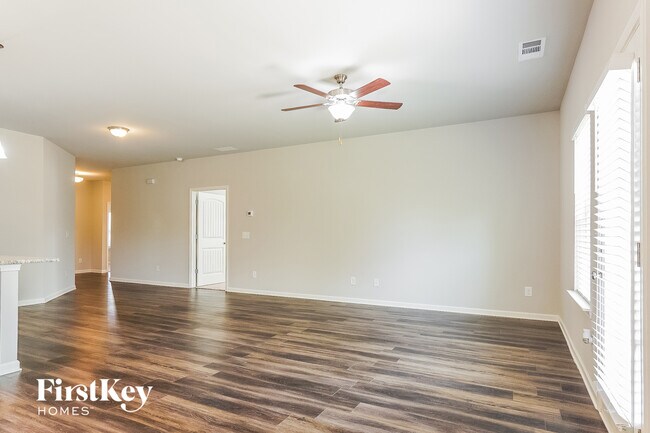 Photo - 1025 Parkers Cv