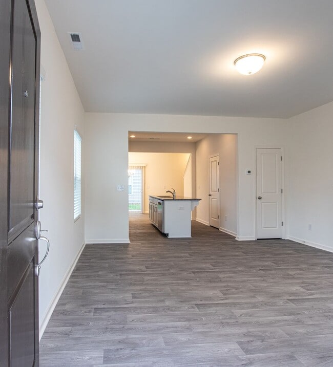 Photo - BEAUTIFUL 2 Bedroom Townhome in MIDLAND - Available July 2026